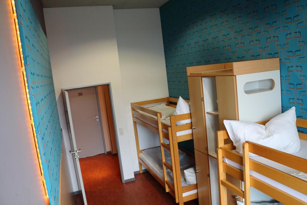 Goalfever Sports & Guesthouse Есен Стая снимка
